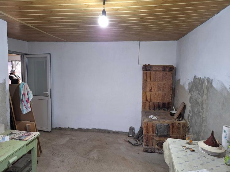 Casă cu 4 camere în Teișani