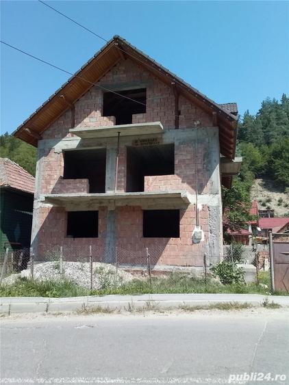 Casă cu 5 camere cu Teren 269 Mp în Poiana Mărului