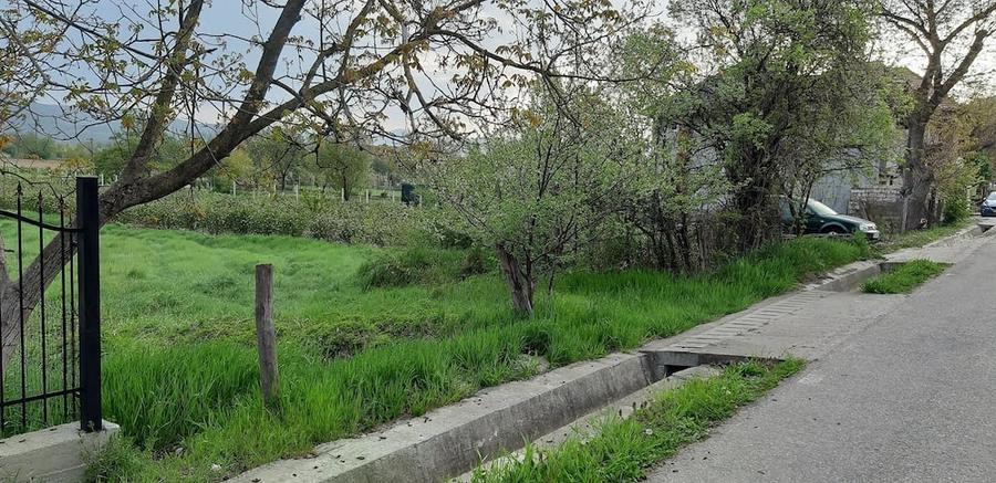 Teren de 2000 mp, în Vețel