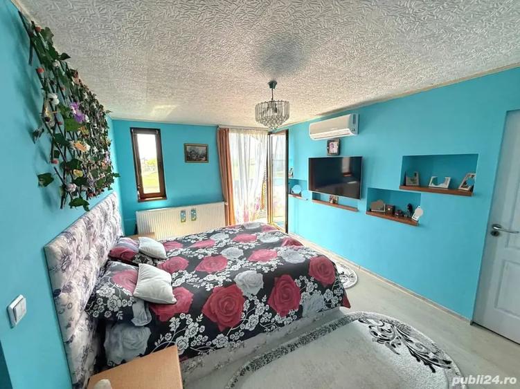 Casă cu 5 camere cu Teren 1000 Mp în Colonia Bod