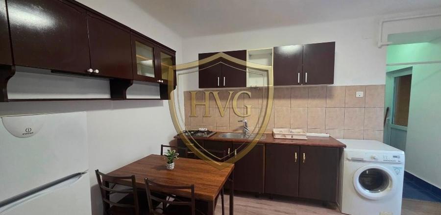 Apartament cu 3 camere semidecomandat, mobilat în 13 Septembrie