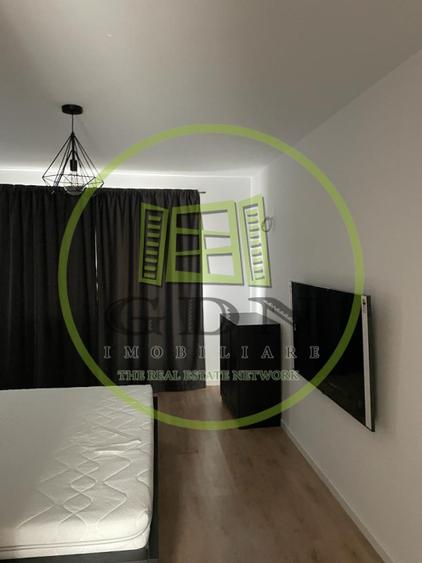 Duplex cu 10 camere cu Canalizare în Preajba