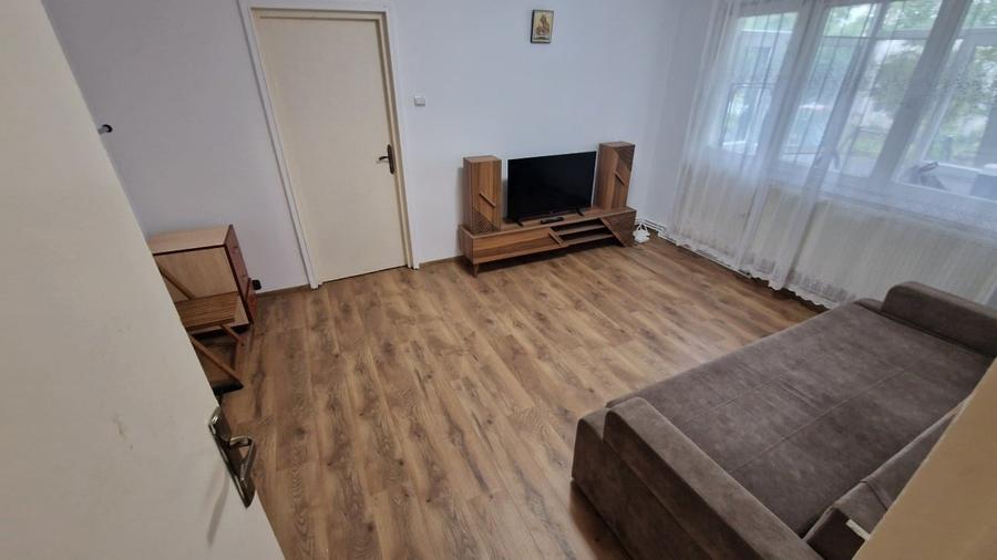 Apartament cu 2 camere semidecomandat, mobilat în Tătărași