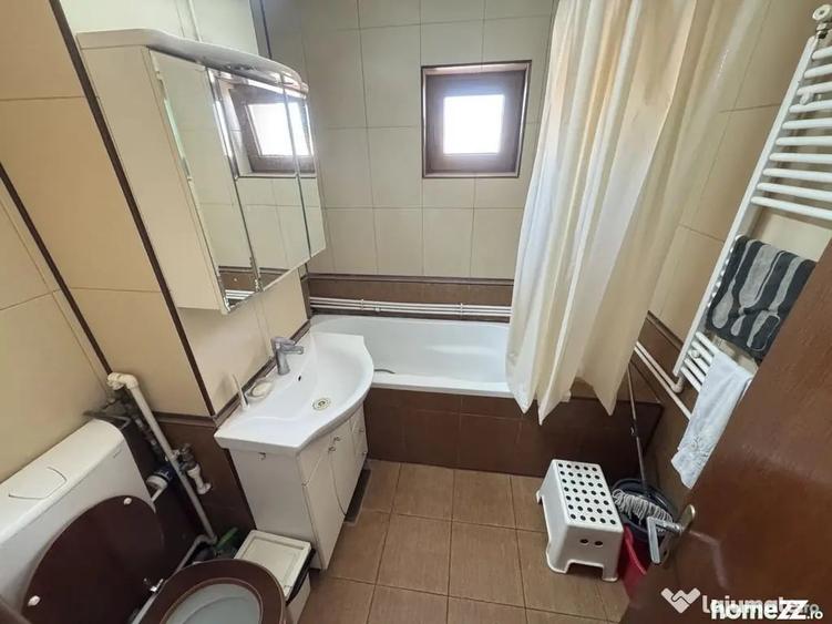 Apartament cu 3 camere decomandat în Delfinariu