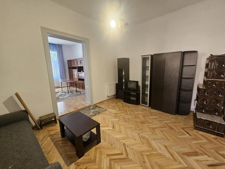 Apartament cu 4 camere semidecomandat, mobilat în Gruia