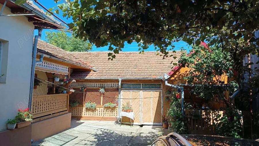 Casă cu 4 camere în Coman