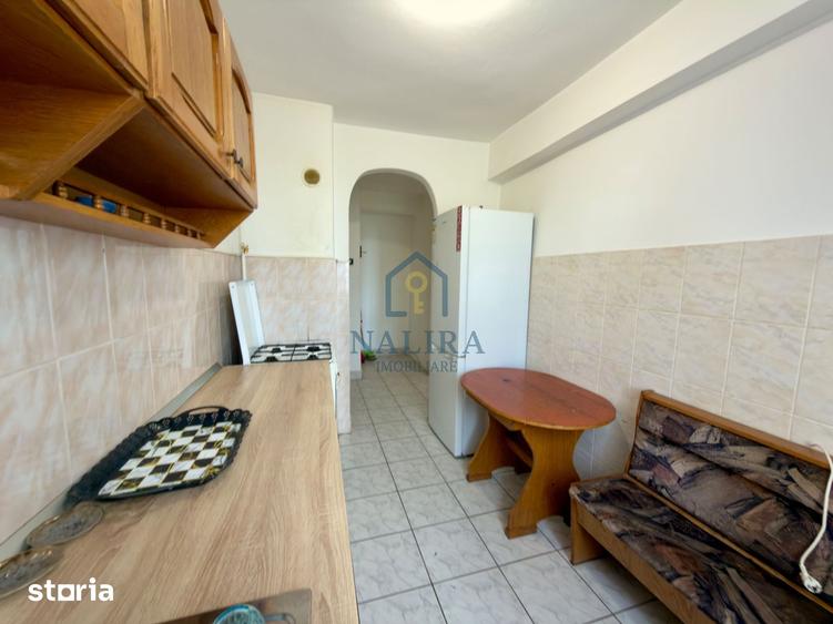 Apartament cu 2 camere semidecomandat în Traian
