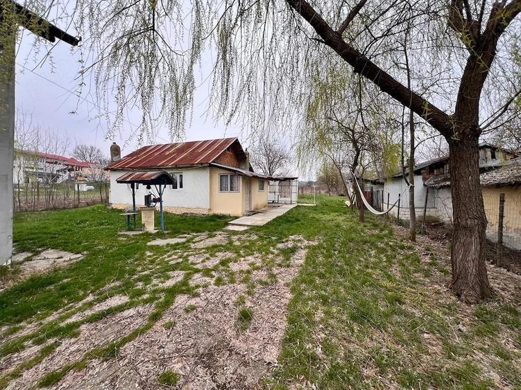 Casă cu Teren 2244 Mp în Oveselu
