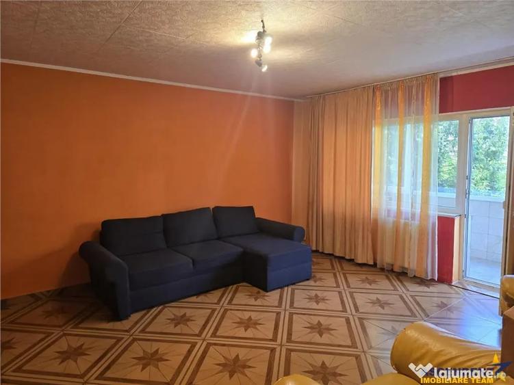Apartament cu 3 camere decomandat în Noua