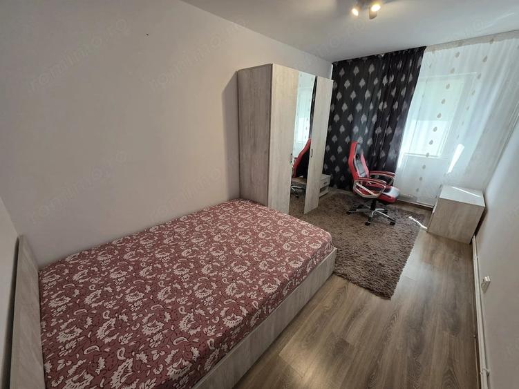 Apartament cu 3 camere semidecomandat în Șagului