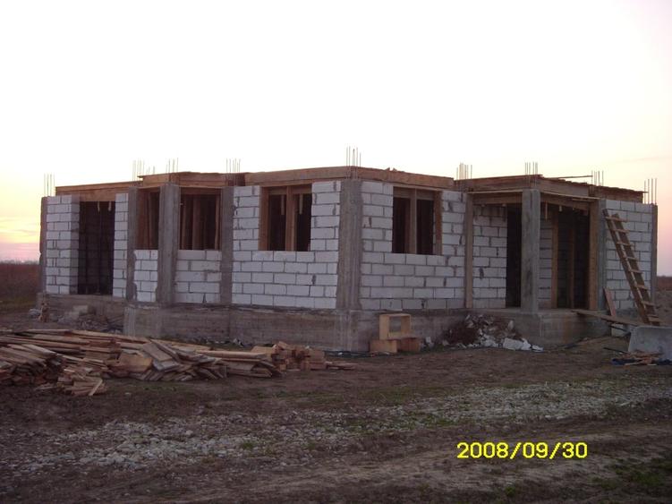 Casă cu 4 camere cu Teren 550 Mp în Central