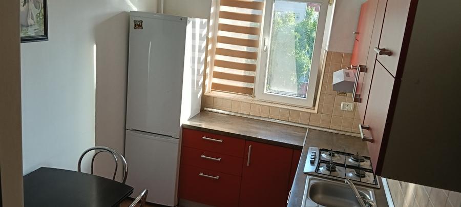 Apartament cu 3 camere semidecomandat în Șagului