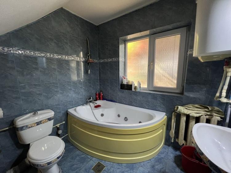 Casă cu 4 camere în Central