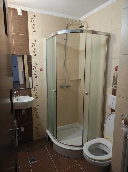 Apartament cu 4 camere decomandat în Micro 16