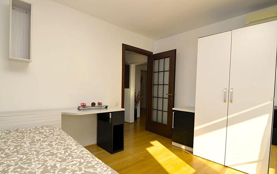Apartament cu 4 camere decomandat, mobilat în Decebal
