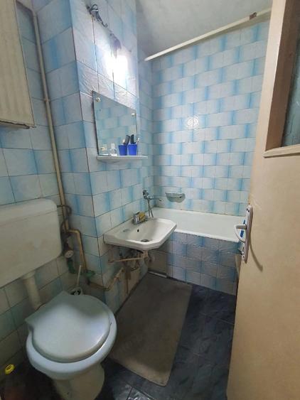 Apartament cu 3 camere decomandat în Dâmbovița