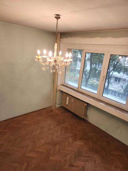 Apartament cu 3 camere semidecomandat în 1 Mai