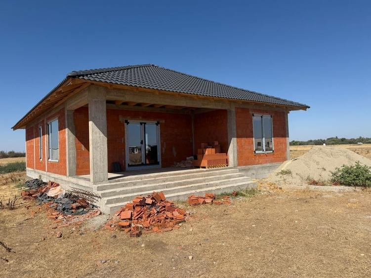 Casă cu 3 camere în Sântandrei