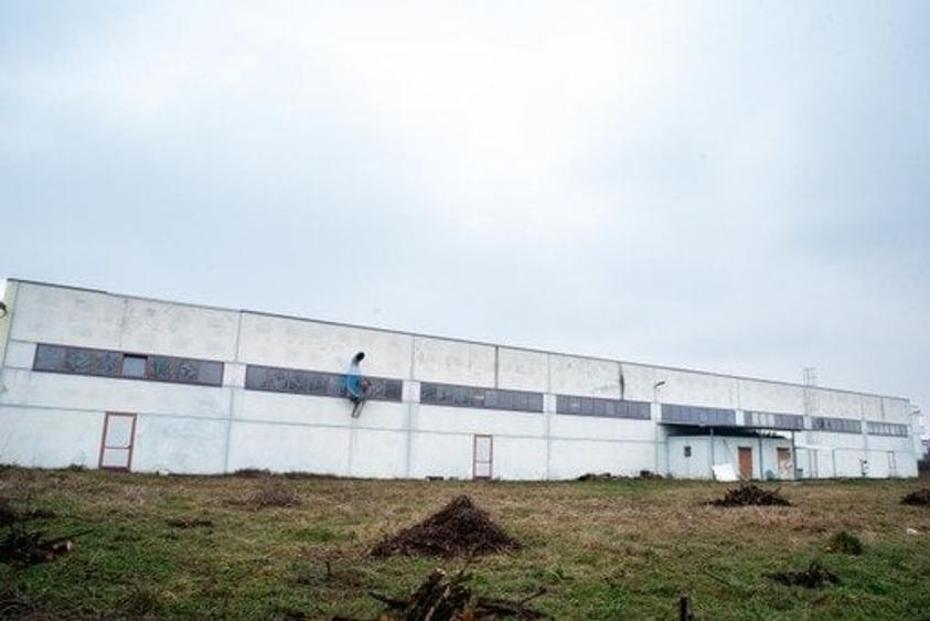 Spațiu industrial, de 3,700 mp, în Plopi