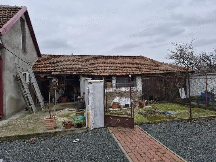 Casă cu 5 camere cu Teren 2850 Mp în Aradul Nou
