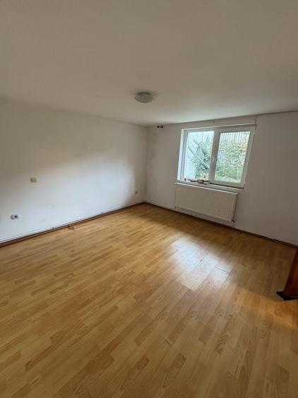 Casă cu 3 camere în Central