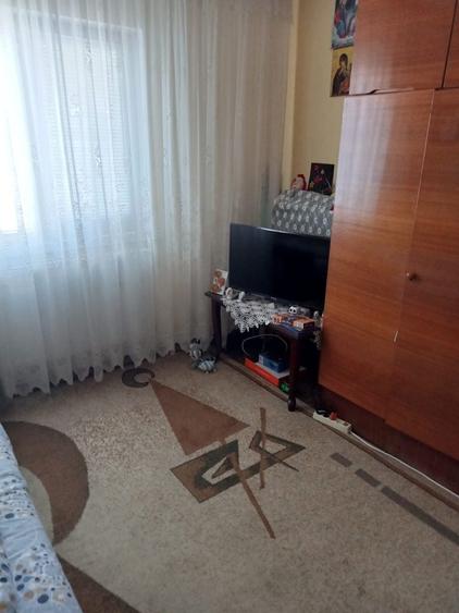 Apartament cu 3 camere decomandat în Piața Centrală