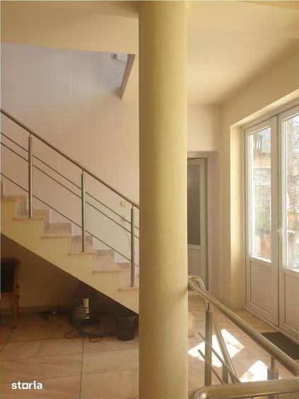 Casă cu 7 camere cu Teren 400 Mp în Siloz