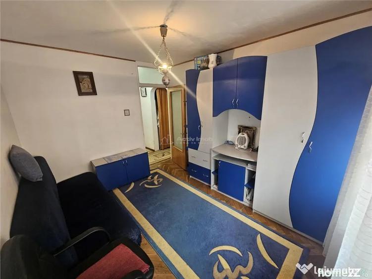 Apartament cu 4 camere decomandat în Central