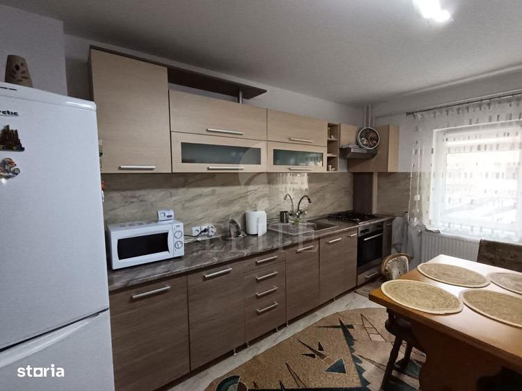 Apartament cu 3 camere decomandat, mobilat în Plopilor