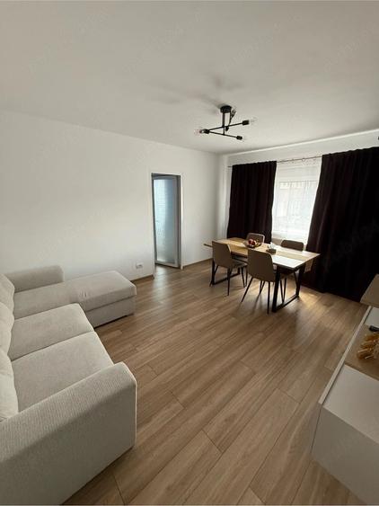 Apartament cu 3 camere semidecomandat în Central