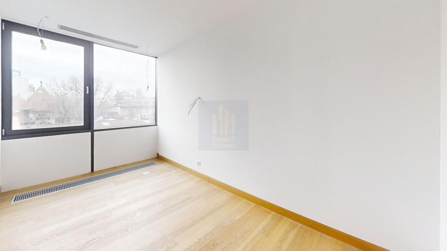 Apartament cu 3 camere semidecomandat în Eminescu