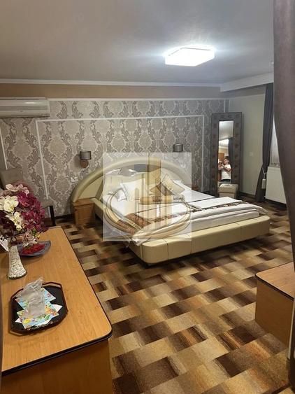 Casă cu 14 camere cu Teren 750 Mp în Central