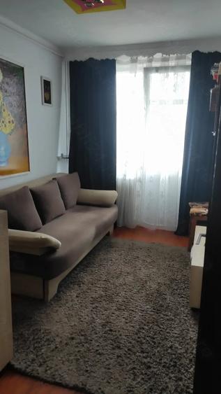 Apartament cu 3 camere semidecomandat în Dărmănești