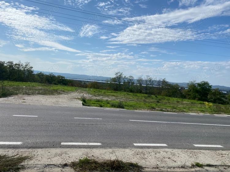 Teren de 7000 mp, în Drăgoești