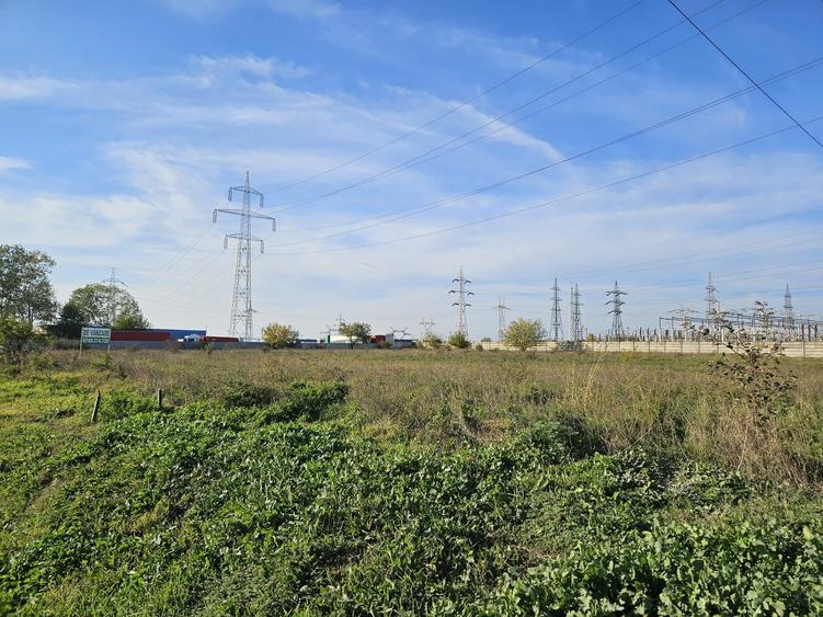 Teren Construcții intravilan de 7562 mp, în Vest