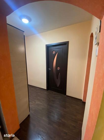 Apartament cu 3 camere decomandat în Cornișa