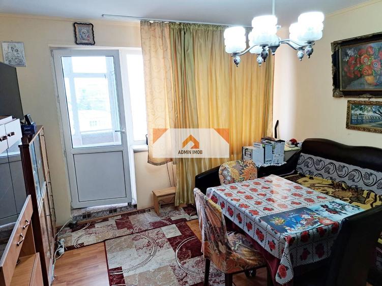 Apartament cu 3 camere semidecomandat, mobilat în Drumul Taberei — fotografia 1