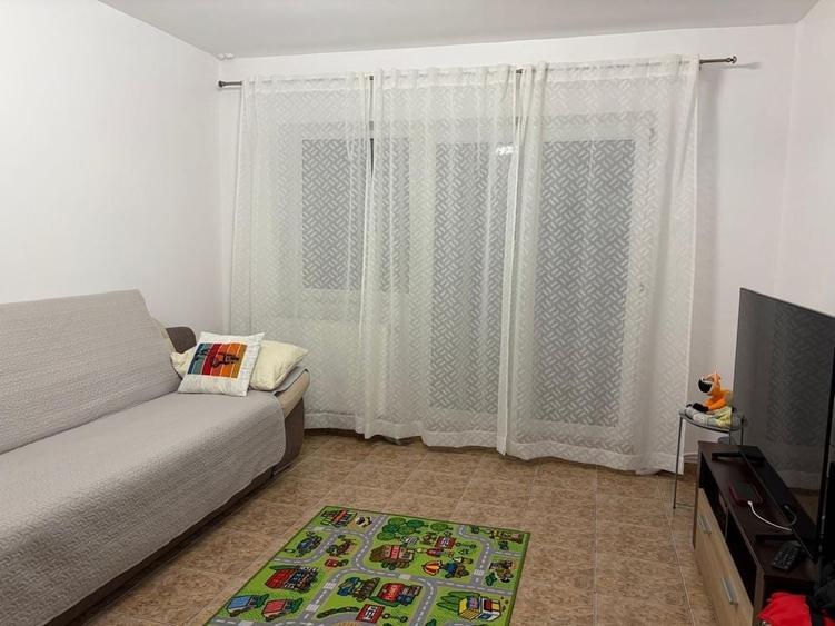 Apartament cu 3 camere decomandat în Ștefan cel Mare