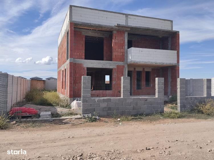 Casă cu 4 camere în Central