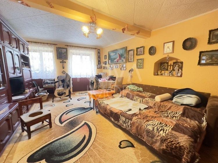 Casă individuală cu 10 camere cu Canalizare în Ultracentral