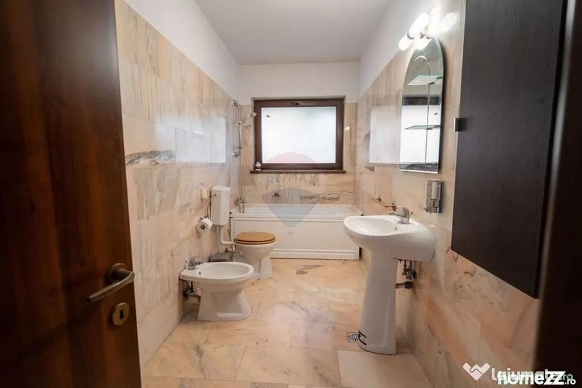 Casă cu 5 camere cu Teren 500 Mp în Brănești