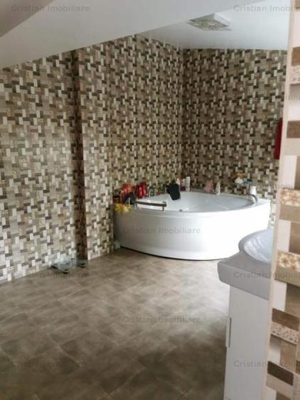 Casă cu 5 camere cu Canalizare în Central