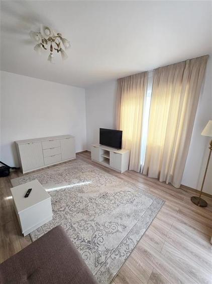 Apartament cu 2 camere decomandat, mobilat în Tractorul