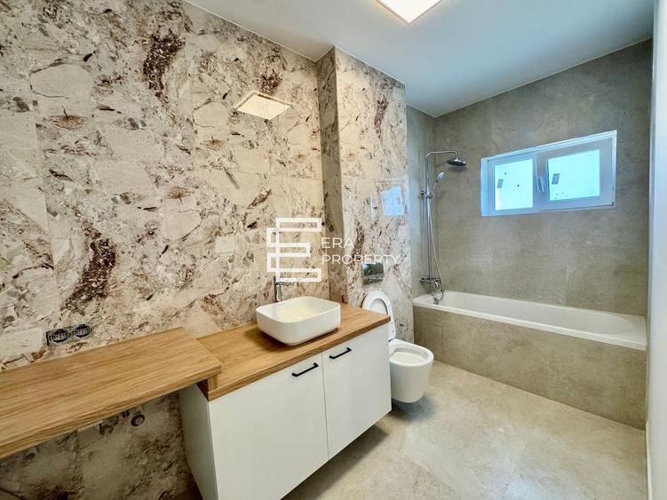Apartament cu 3 camere decomandat în Cristian
