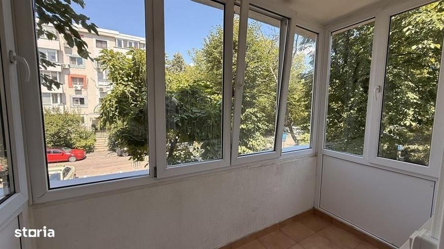Apartament cu 3 camere semidecomandat în Aviației