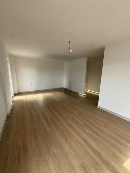 Apartament cu 3 camere semidecomandat, mobilat în Mărăști — fotografia 1