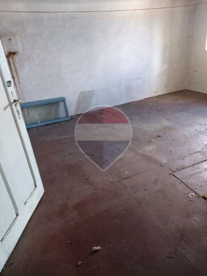 Casă cu 3 camere cu Teren 556 Mp în Central