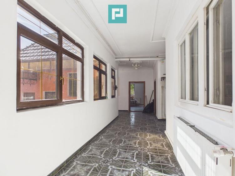 Casă individuală cu 5 camere cu Canalizare în Pârneava