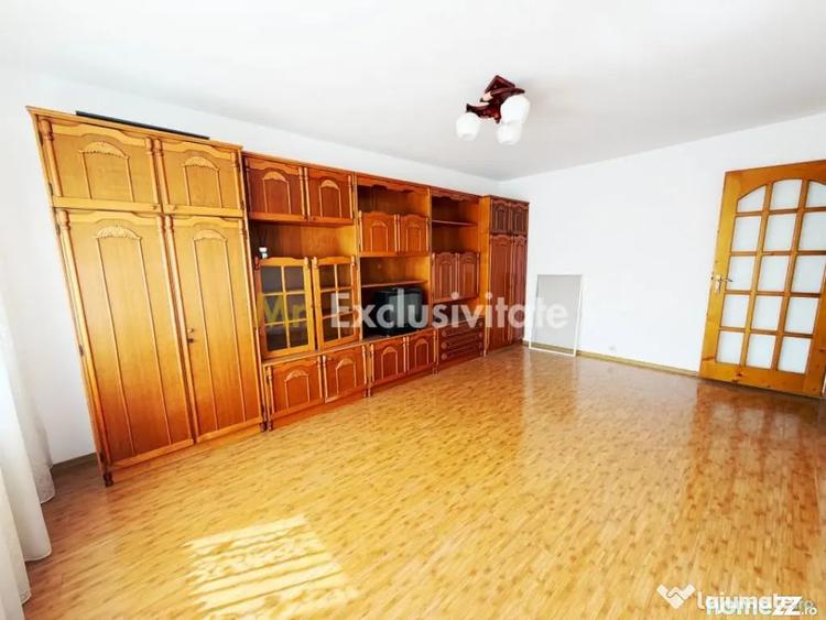 Apartament cu 3 camere decomandat în Central