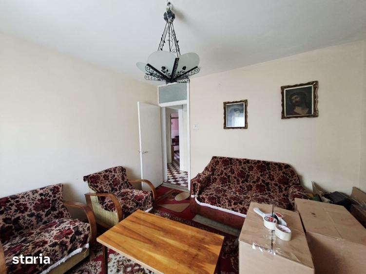 Apartament cu 4 camere decomandat în Central